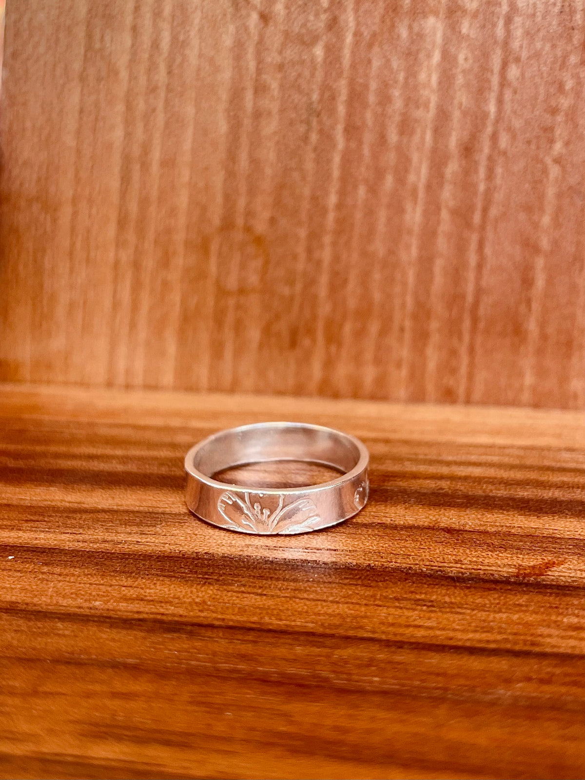 Hibiscus Band Ring